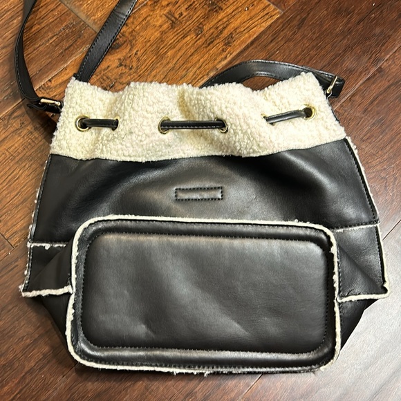 Faux Fur & Leather Crossbody Bucket Bag - Picture 3 of 7